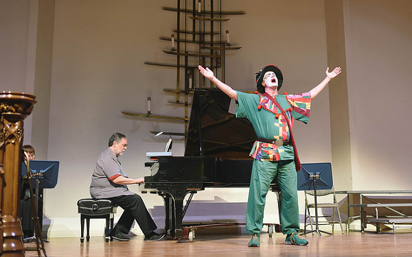 Photo of Alfonzo the Conjuring Fool sings A Simple Song from Bernstein's Mass